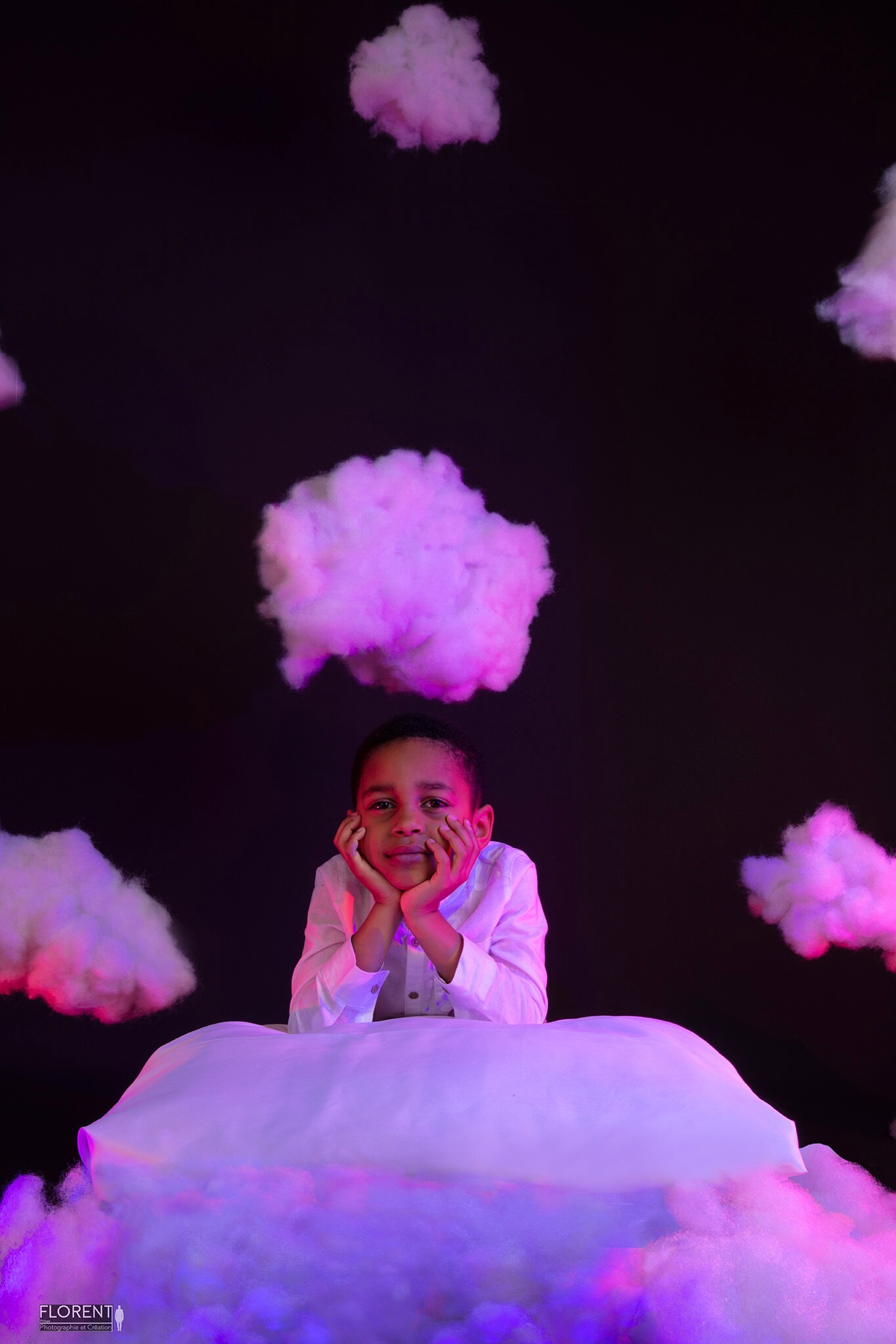 portrait enfant dans les nuages en couleur Photo studio Florent boulogne sur mer paris