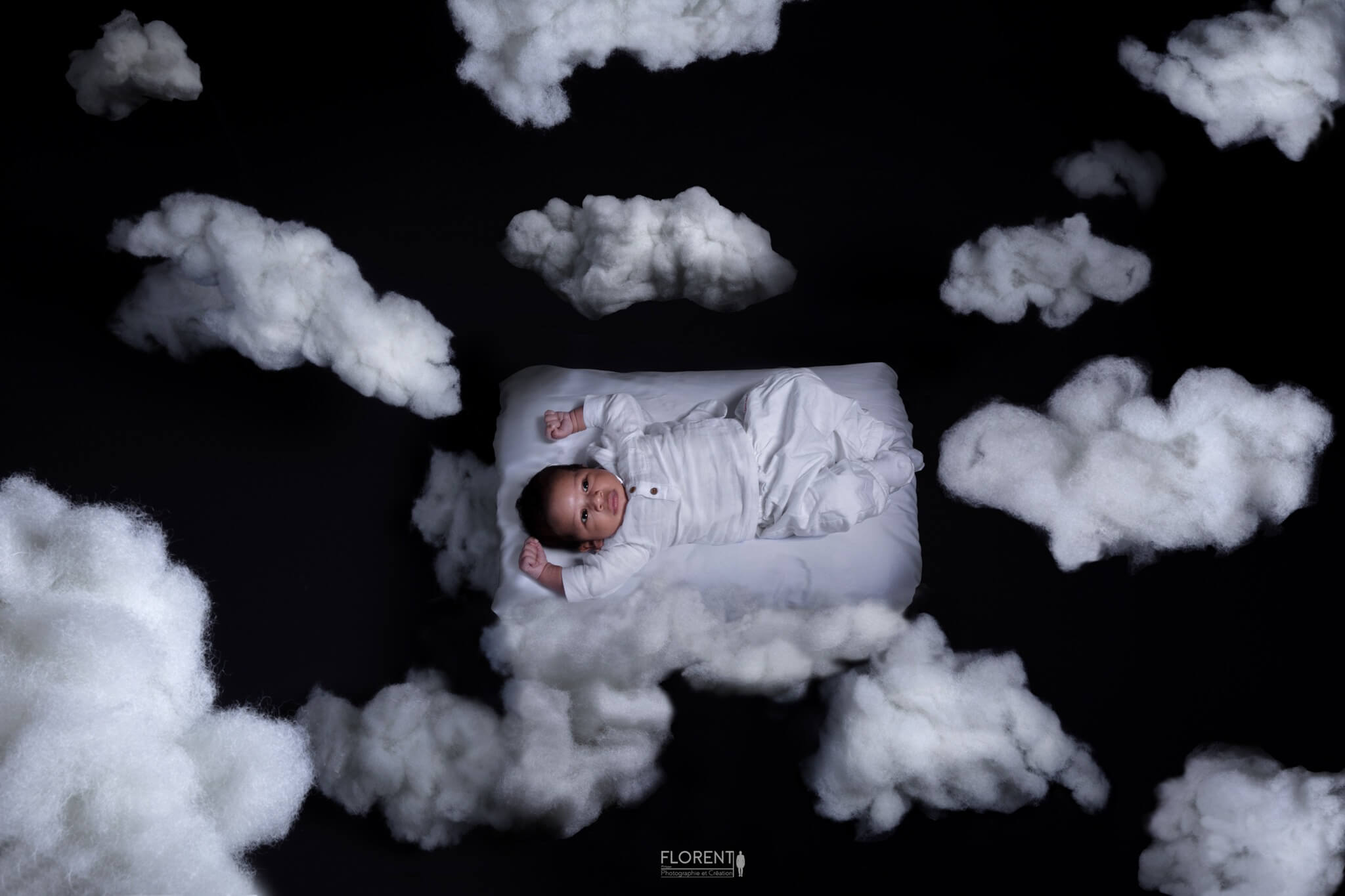 photo bébé dans les nuages regarde en haut florent studio boulogne sur mer
