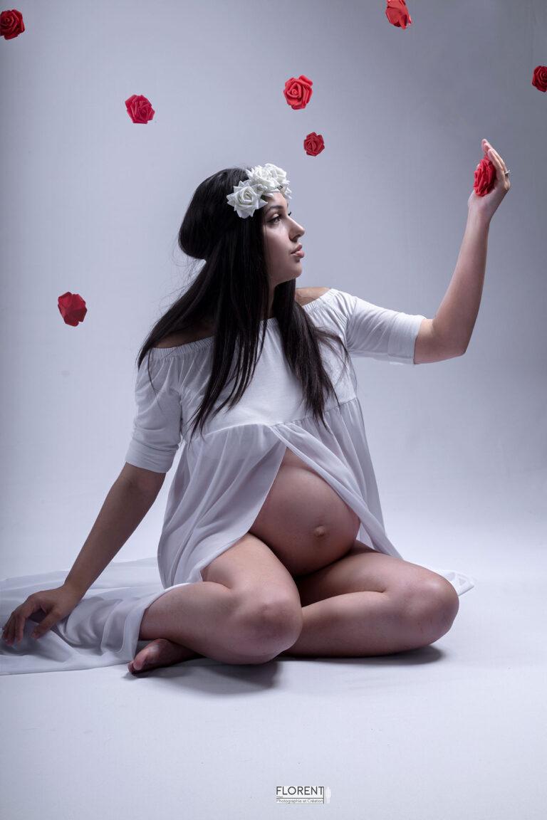 photographe séance personnalisée maternité rose grossesse avec roses suspendues florent photographe boulogne sur mer calais lille paris