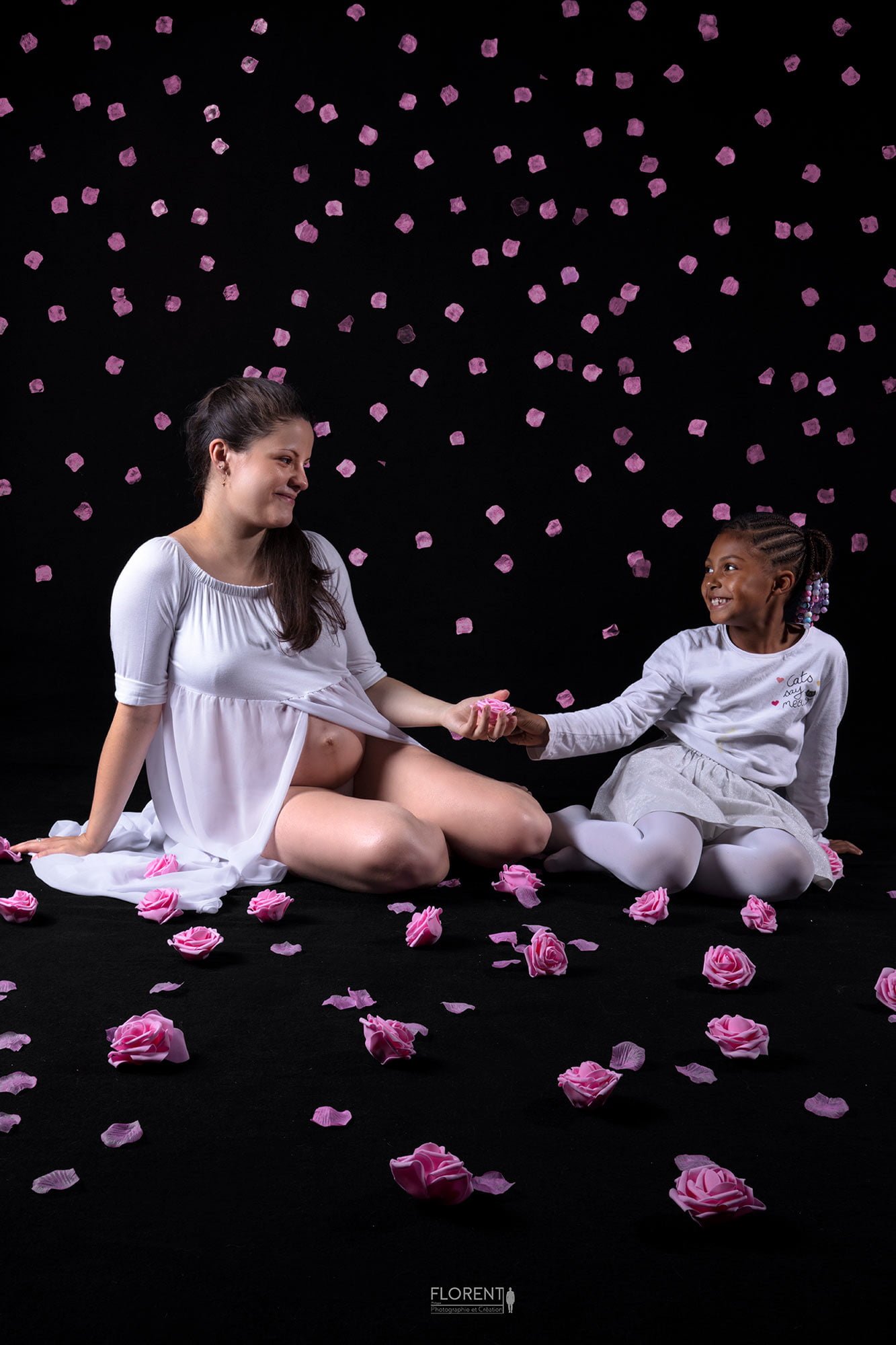 photo artistitique maternité grossesse avec enfant et roses florent photographe boulogne sur mer lille paris