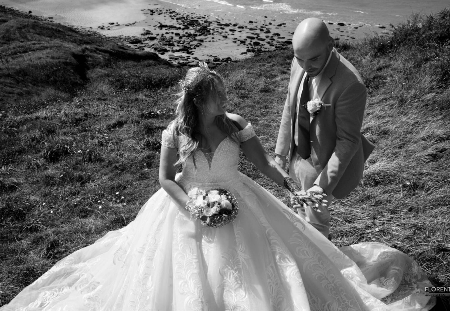 intime et douce photo de mariage en noir et blanc florent studio photographe boulogne sur mer lille paris calais le touquet