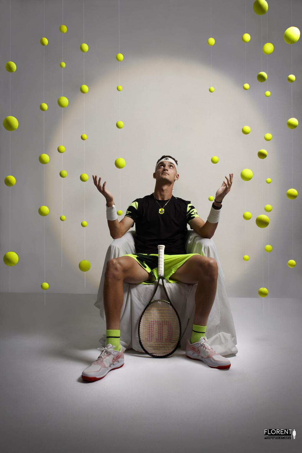 seance book joueur de tennis regarde les balles en suspension florent fanie photographe boulogne sur mer lille le touquet paris saint omer