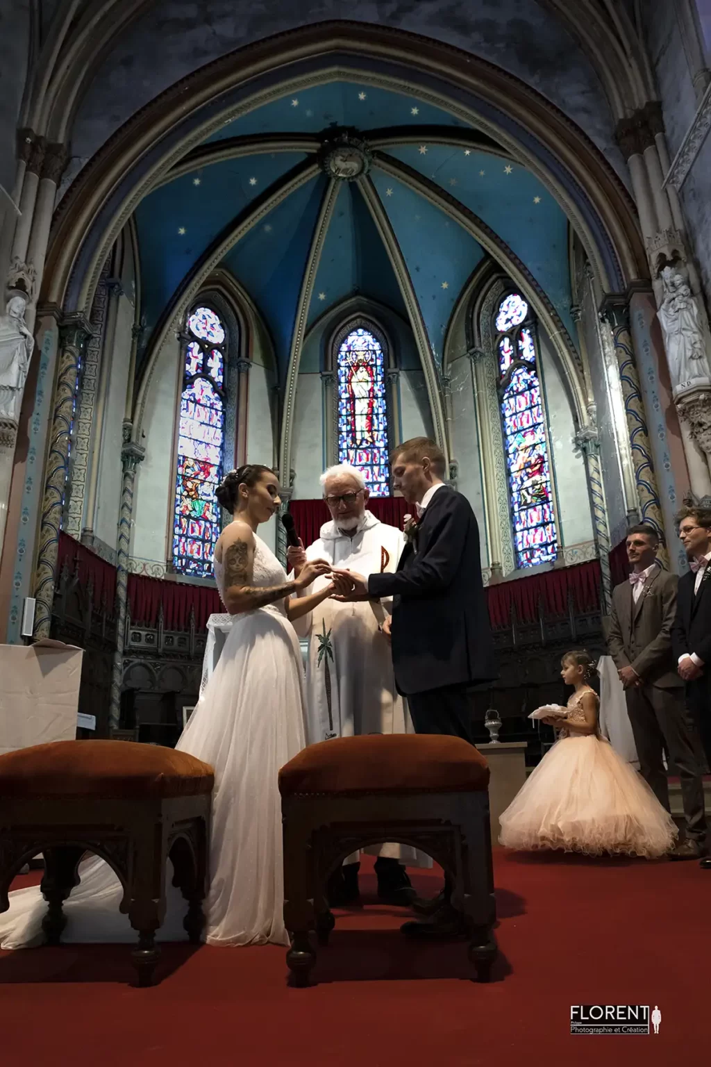 florent studio photographe mariage coeur eglise mariee alliance emotion tapis rouge danse avec temoins saint omer lille le touquet paris lille