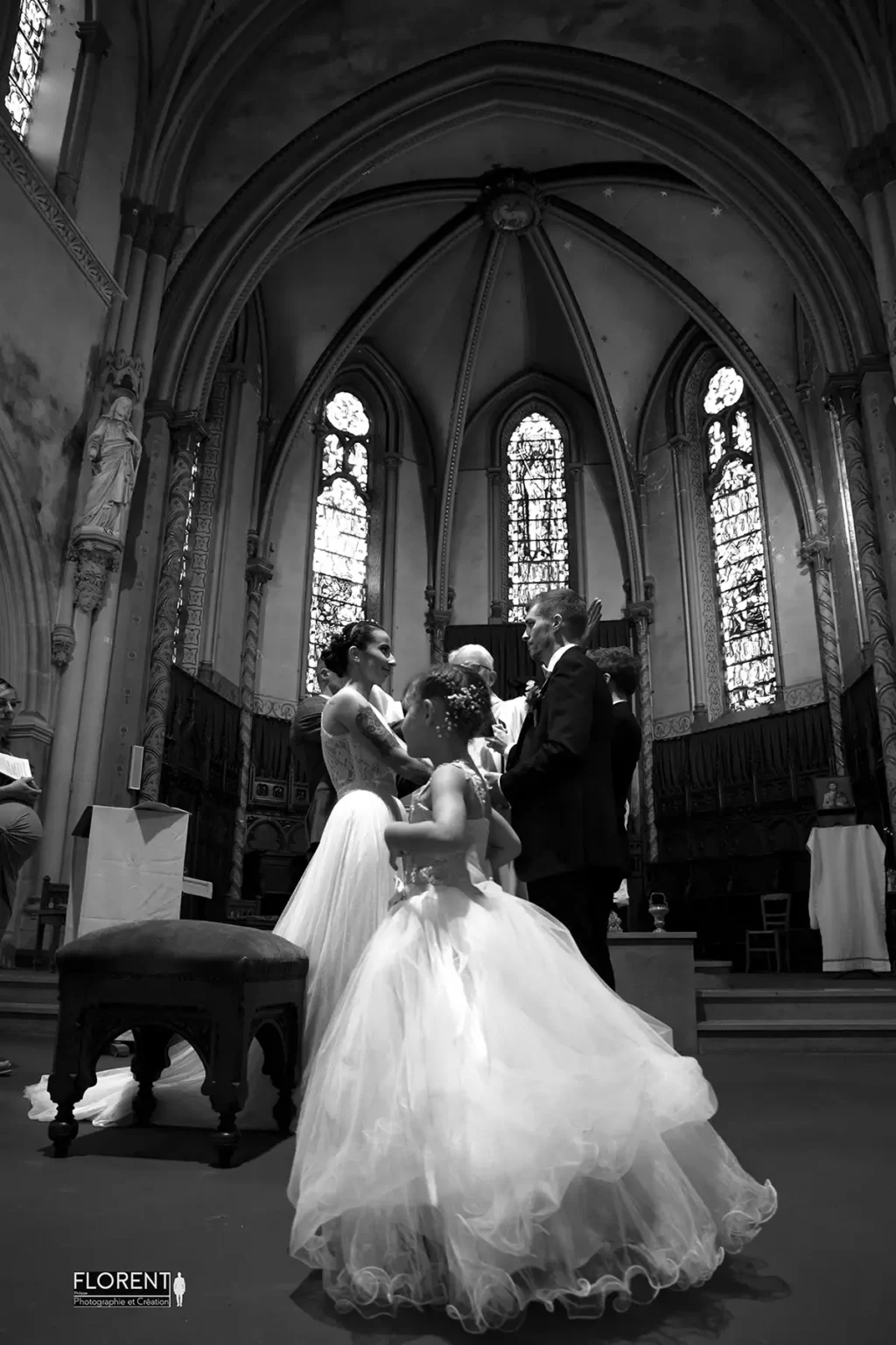 florent studio photographe mariage coeur eglise petitee ballerine passe devant maries pretre saint omer lille le touquet paris lille