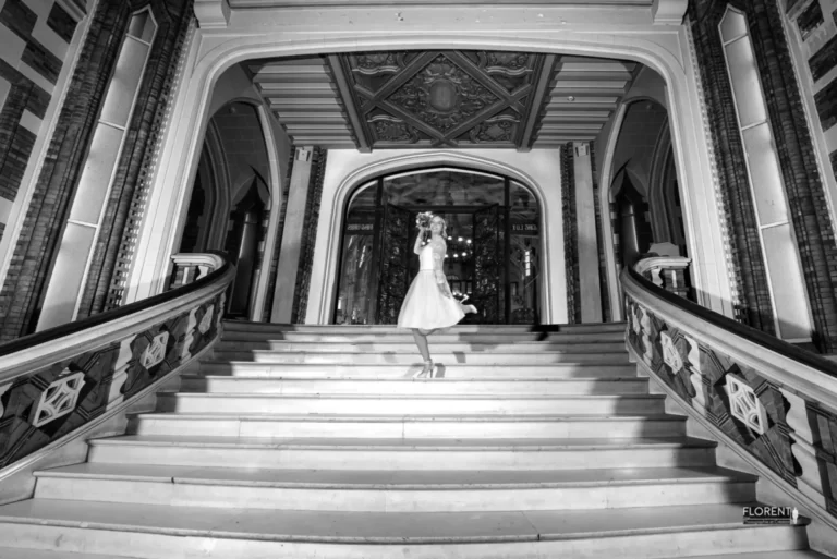 photographe-mariage-marie-du-touquet-la-maries-ballerine-danse-sur-les-marches-humour-florent-studio-boulogne-sur-mer-lille-saint-omer-scaled-e1677075359600-1536x1025
