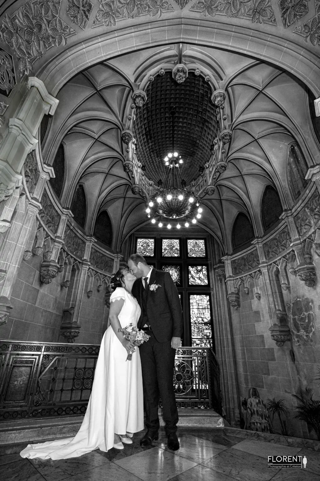 mariage mairie de calais sous les lustres et la voute magique baisers des maries florent studio boulogne sur mer calais lille paris arras saint omer touquet