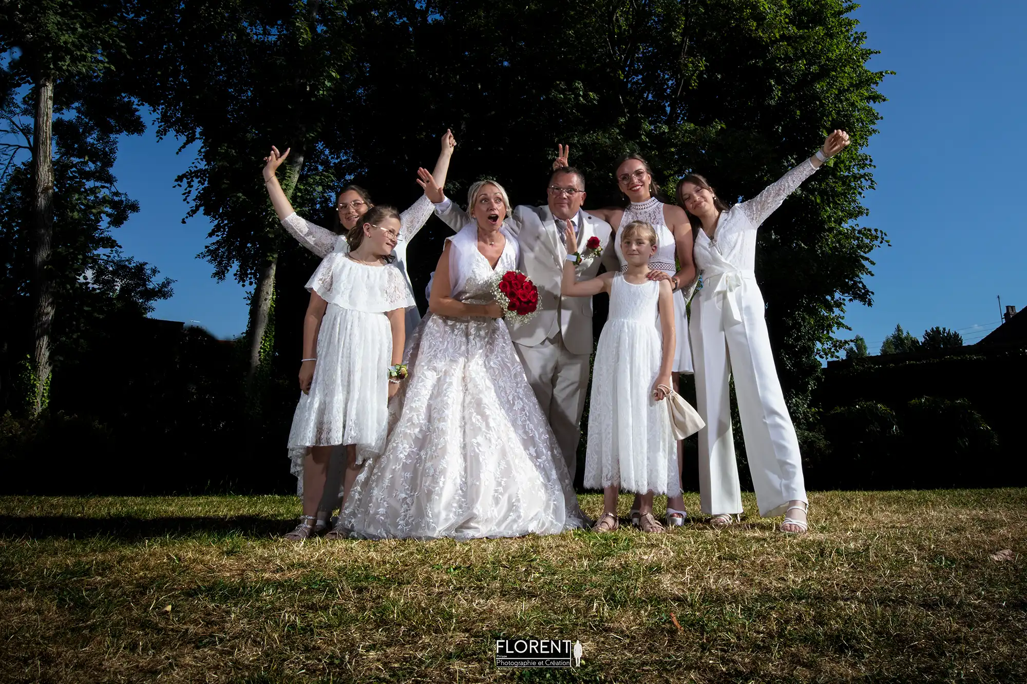 mariage-marquise-calais-parc-couple-avec-leurs-filles-heureux-florent-studio-photographe-boulogne-sur-mer-lille-le-touquet-paris-saint-omer-arras-amiens-lens.