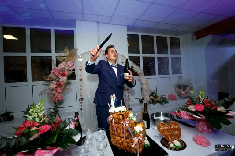photographe-mariage-le-maries-sabre-le-champagne-derriere-gateau-florent-saint-omer-studio-photographe-mariage-pas-de-calais-nord-boulogne-sur-mer-lille-paris-arras-le-touquet