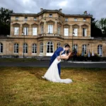 seance-couple-renversant-mariage-lille arras-pose-parc-chateau-fenelon-florent-photographe-boulogne-sur-mer-lille-le-touquet-paris-saint-omer-calais-copie.webp