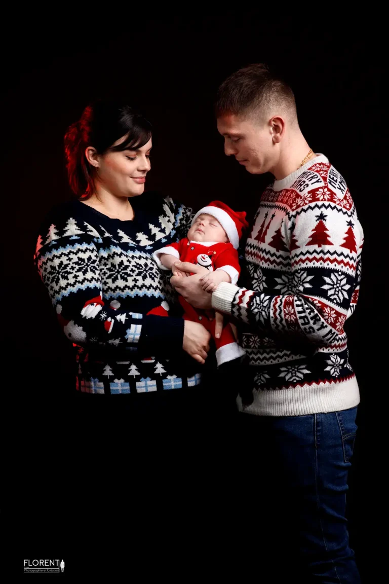 photographe bebe noel dans les bras des parents fanie photographe florent studio boulogne sur mer lille le touquet paris saint omer hardelot berck calais