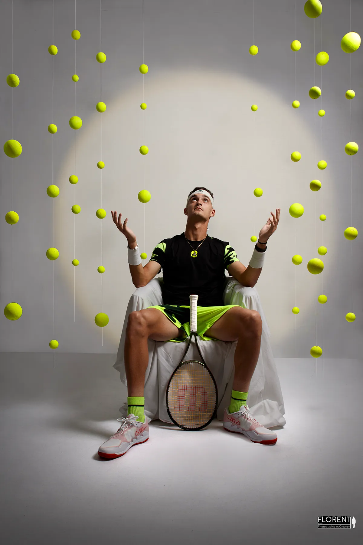seance-book-joueur de tennis regarde les balles en suspension terence atmane-florent-fanie-photographe-boulogne-sur-mer-lille-le-touquet-paris-saint-omer