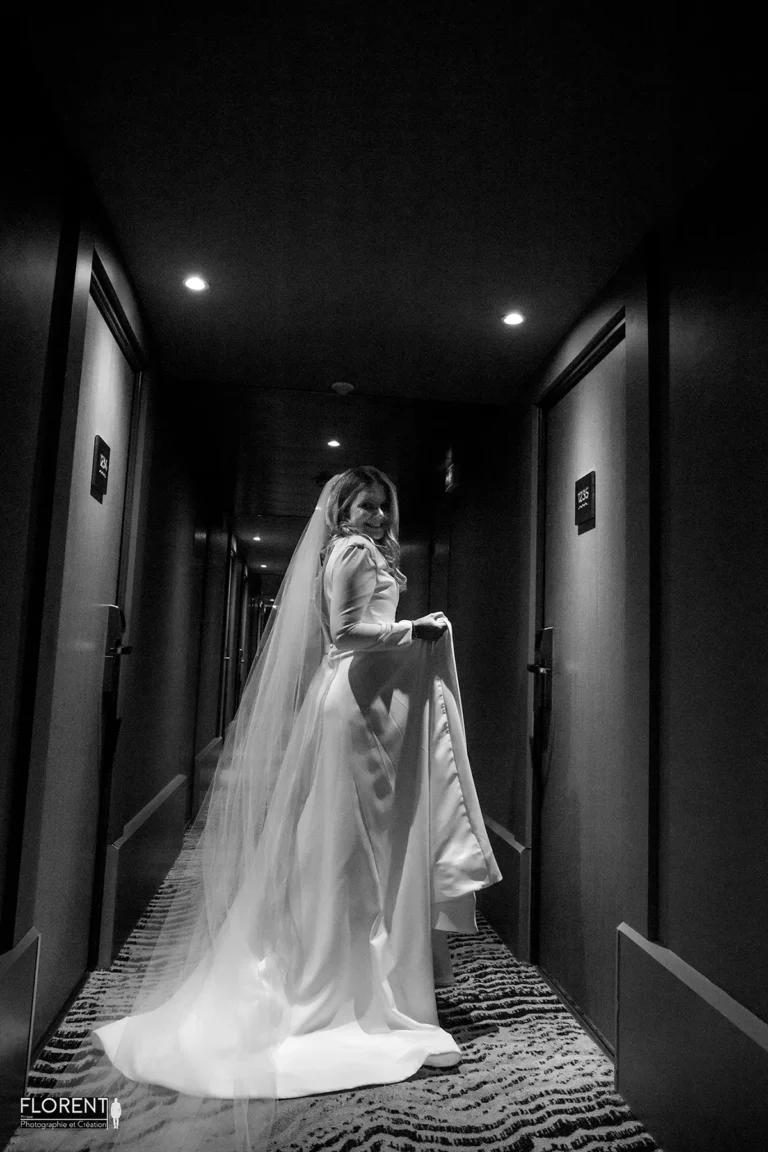 mariage epouse marche couloir hotel novotel le touquet florent photographe mariage le touquet paris boulogne sur mer saint omer lille