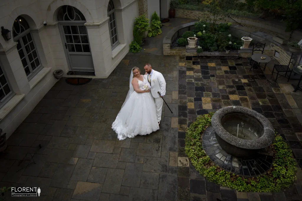 mariage saint omer vue d en haut sous la pluie epoux ensemble clos bailli florent studio